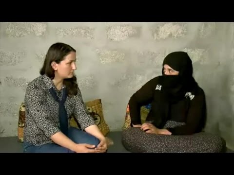 أيزيدية محررة من داعش تفض عذرية أبنتها لمنع التنظيم من أخذها