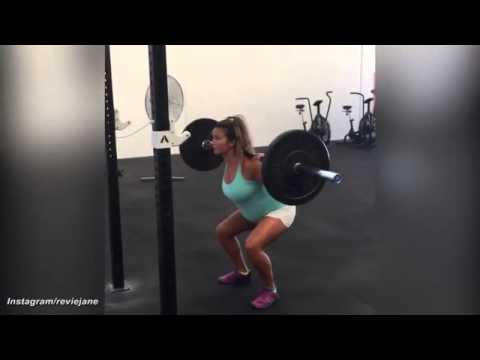 فيديو امرأة حامل تشعل إنستغرام برفع الأثقال