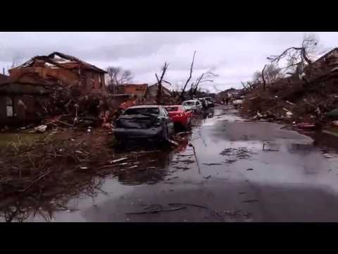 شاهد إعصار مدمر يضرب ولاية تكساس