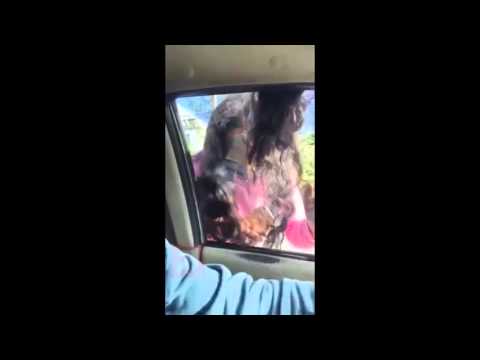 شاهد شاب يجر صديقته من شعرها