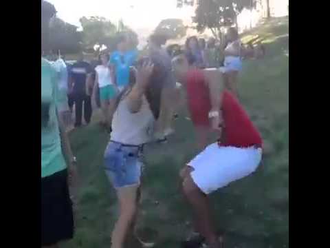 شاهد ماذا فعلت فتاة قصيرة تشاجرت مع شاب طويل