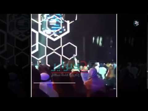 فيديو لحظة هروب تامر حسني من فتاة