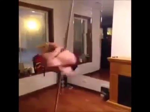 بالفيديو فتاة حسناء تتعرض لموقف محرج