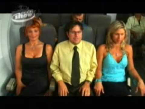 بالفيديو أكثر موقف محرج في الطائرة