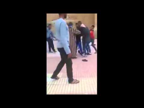 بالفيديو معركة شرسة بين فتاتين مغربيتين بسبب شاب