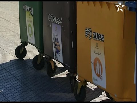 توزيع حاويات جديدة لفرز النفايات