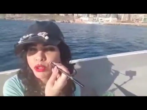 شاهد ممثلة شهيرة تنشر فيديو تسخر خلاله من الفنانة أحلام