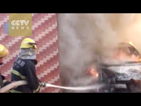 النيران تلتهم سيارة صينية بالكامل ولا تمس 15 أف دولار
