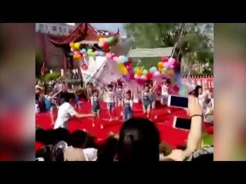 stage scenery collapses on schoolchildren in shandong