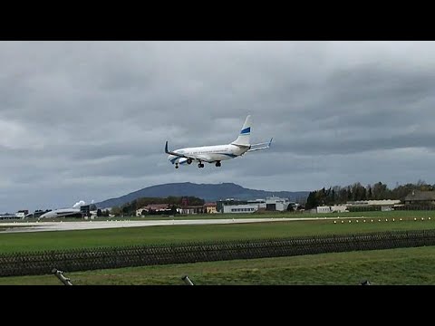 plane aborts bumpy landing