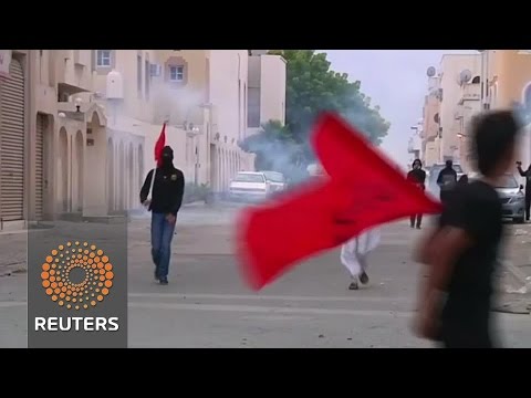 antigovernment protesters clash with police