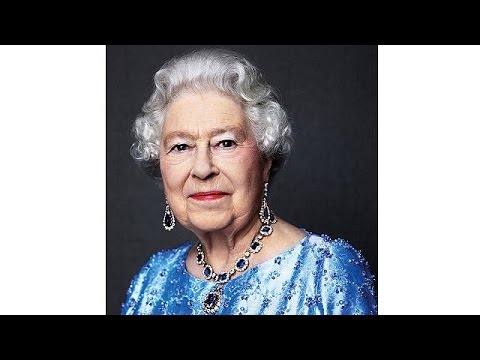 queen elizabeth celebrates sapphire jubilee