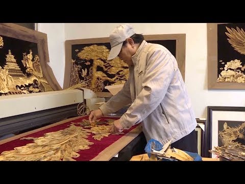 craftsman creates lively straw paintings