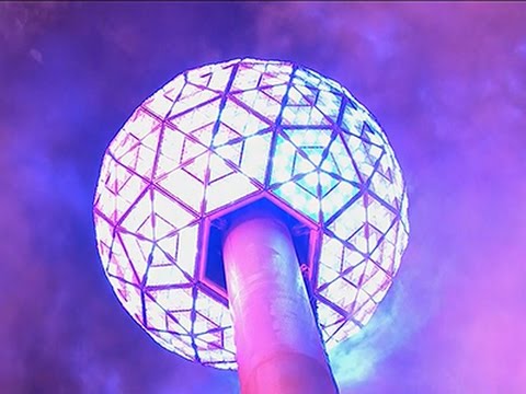 throngs pack times square