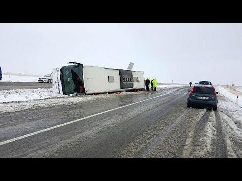 deadly bus crash in snowhit turkey