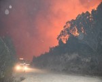 حرائق الغابات تجبر الآلاف على الفرار شرق كندا 