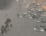 سيول عارمة في الطائف وأمطار غزيرة على الباحة في المملكة السعودية 