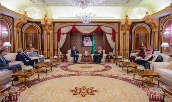 مُباحثات بين ولي العهد السعودي ووزير الخارجية الأميركي لتعزيز العلاقات الثنائية بين البلدين وأوجه التعاون في مختلف المجالات مُباحثات بين ولي العهد السعودي ووزير الخارجية الأميركي لتعزيز العلاقات الثنائية بين البلدين وأوجه التعاون في مختلف المجالات