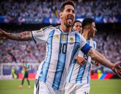 ميسي يثير الجدل بمواجهة حادة مع مفوض الدوري الأميركي بعد تتويج إنتر ميامي بكأس الأبطال