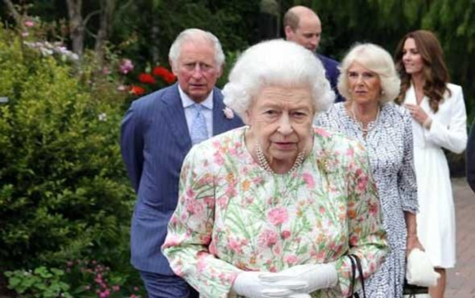 الملكة إليزابيث الثانية عقود من الأناقة والتَّفَرُّد
