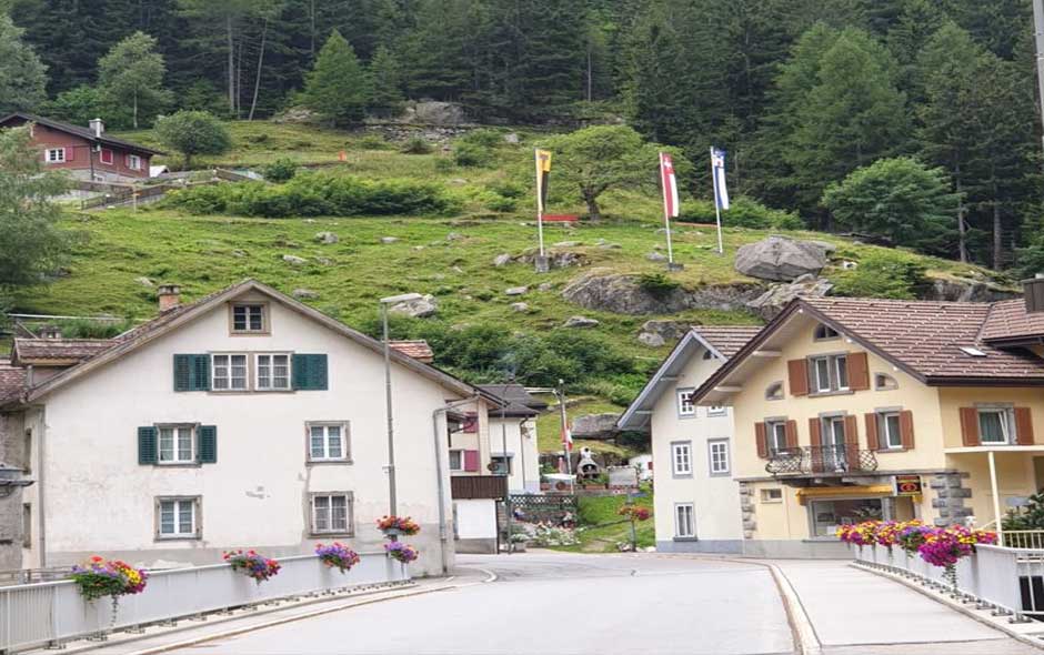 السياحة في سويسرا تجمع ما بين الطبيعة الخلابة والتاريخ العريق