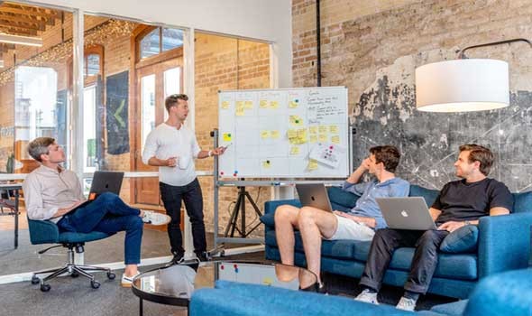  العرب اليوم - كيفية التعامل مع الإحراج الاجتماعي بين الزملاء في العمل