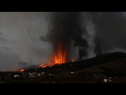 ثوران بركان جزيرة لا بالما الإسبانية وإجلاء آلاف السكان